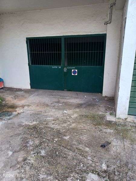 Arrenda-se Garagem Box / Armazém - Grande imagem: 4/6