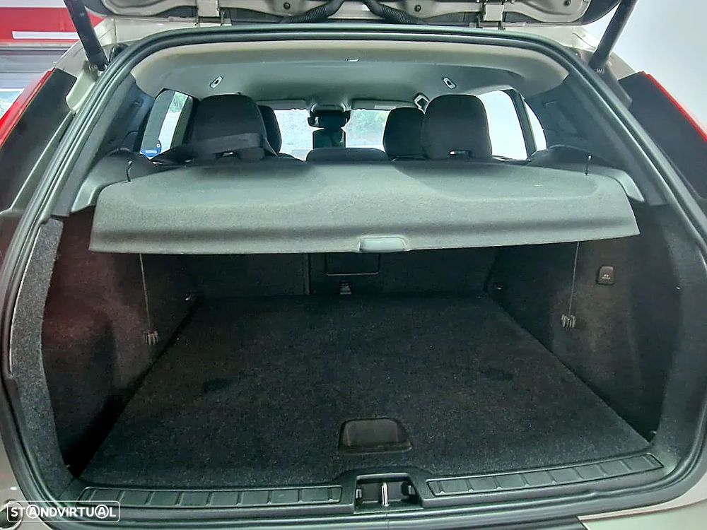 Volvo XC 40 1.5 T2 Momentum Plus Geartronic - 26