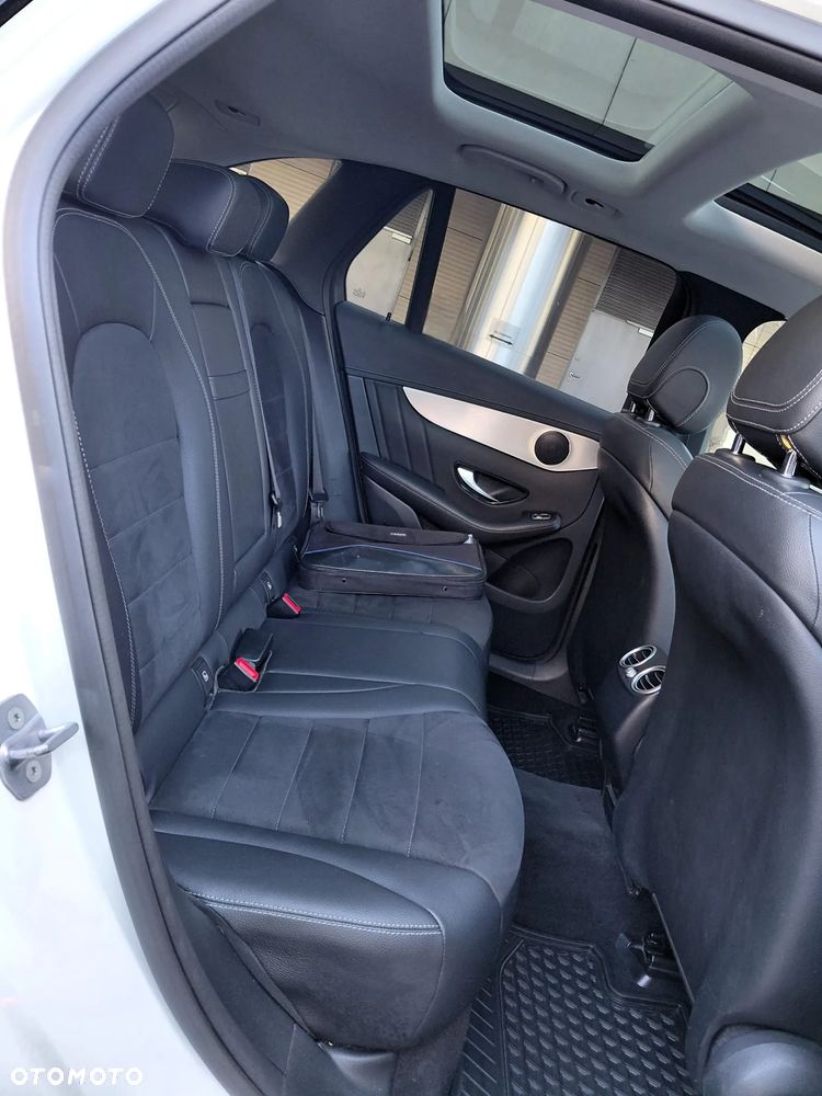Mercedes-Benz GLC 250 4Matic 9G-TRONIC AMG Line - 31