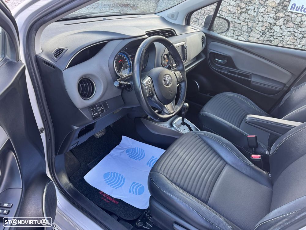 Toyota Yaris 1.5 HSD Exclusive - 8
