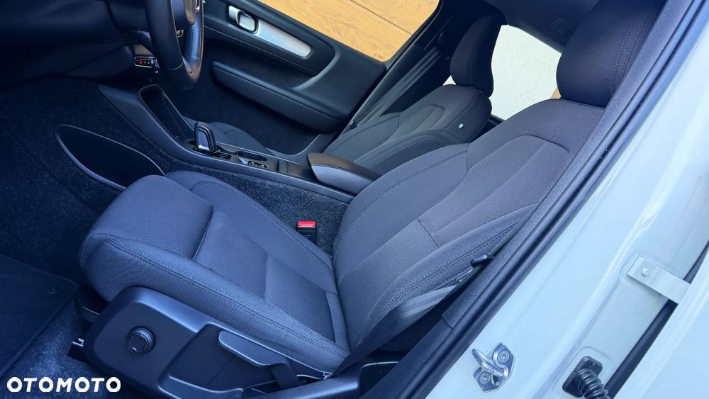 Volvo XC 40 T3 Geartronic Momentum Core - 16