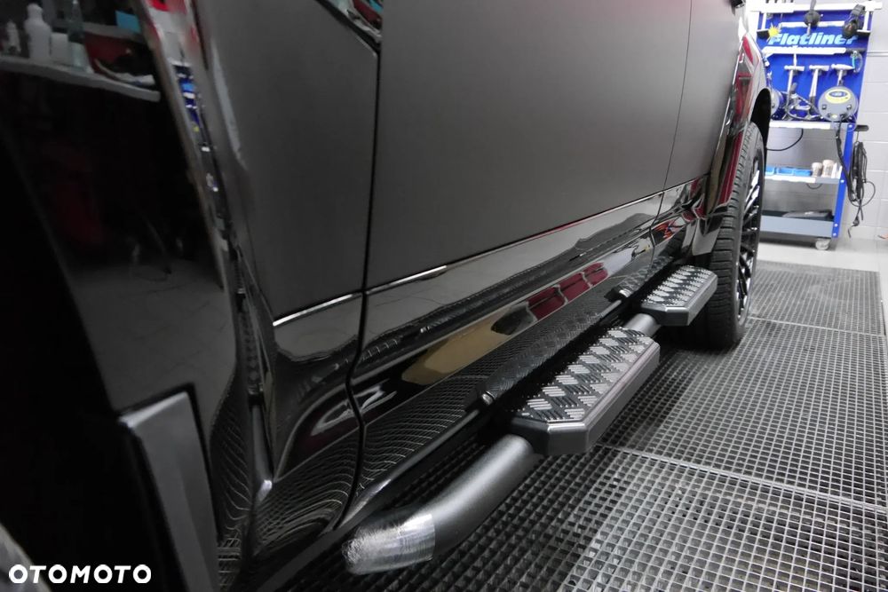 Land Rover Defender 3.0 D300 mHEV X-Dynamic SE - 5