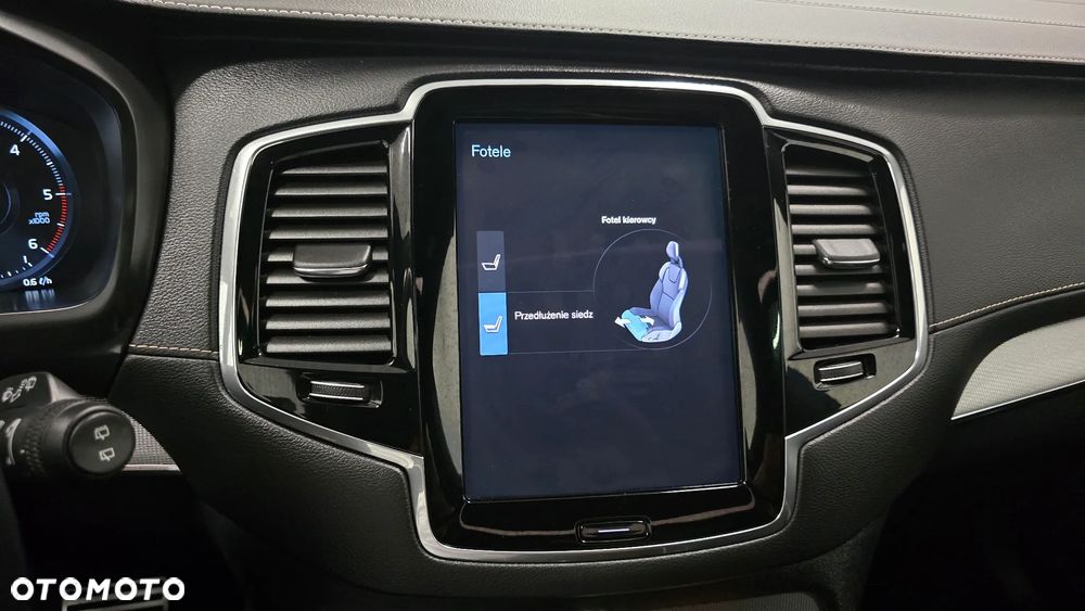 Volvo XC 90 D5 SCR AWD R-Design 7os - 33