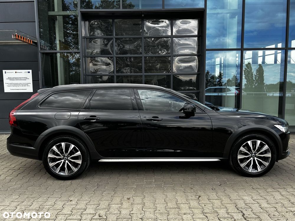 Volvo V90 Cross Country - 9