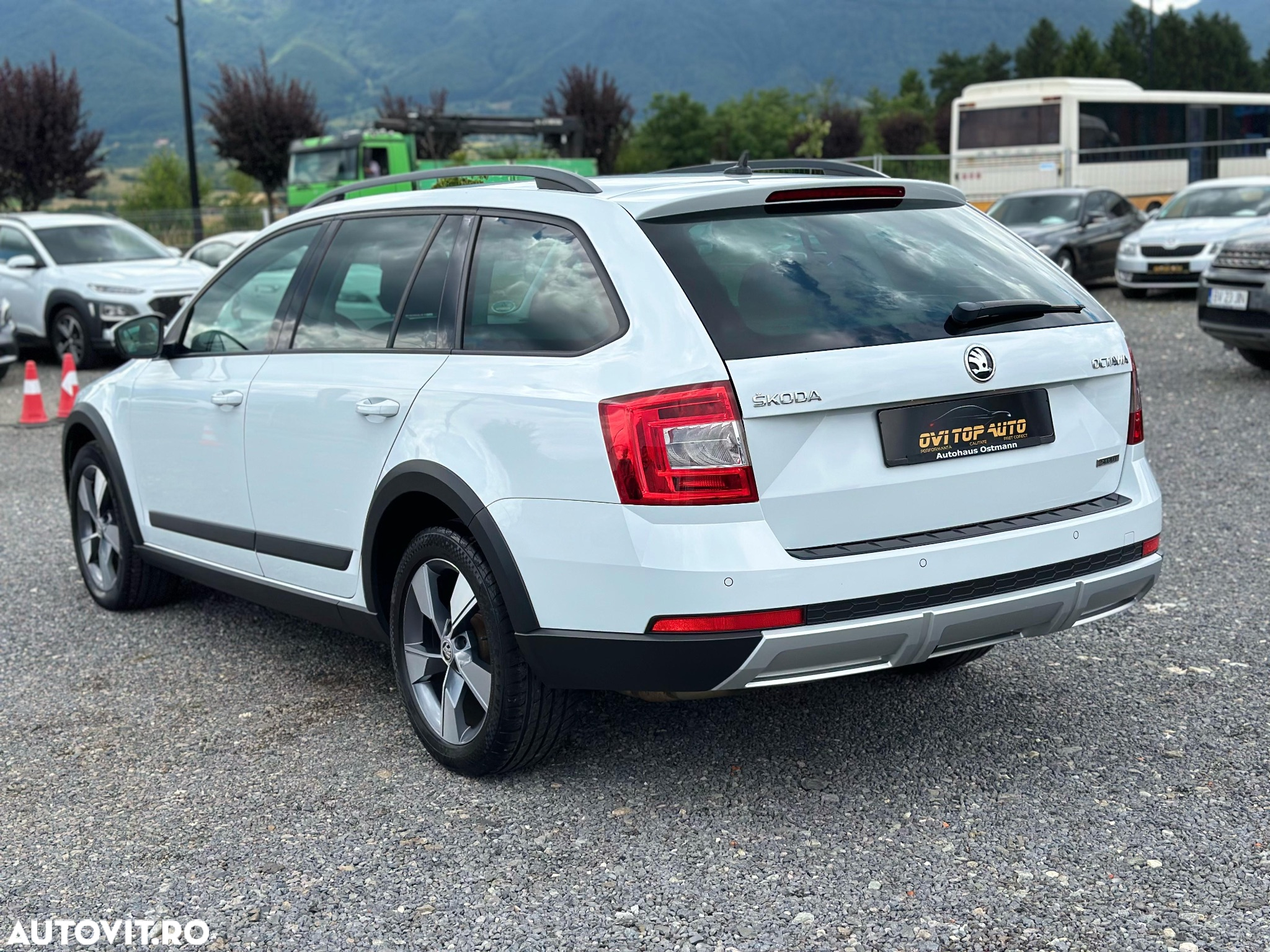 Skoda Octavia 2.0 TDI 4x4 DSG Scout - 4