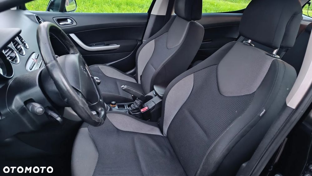 Peugeot 308 HDi FAP 135 Platinum - 23