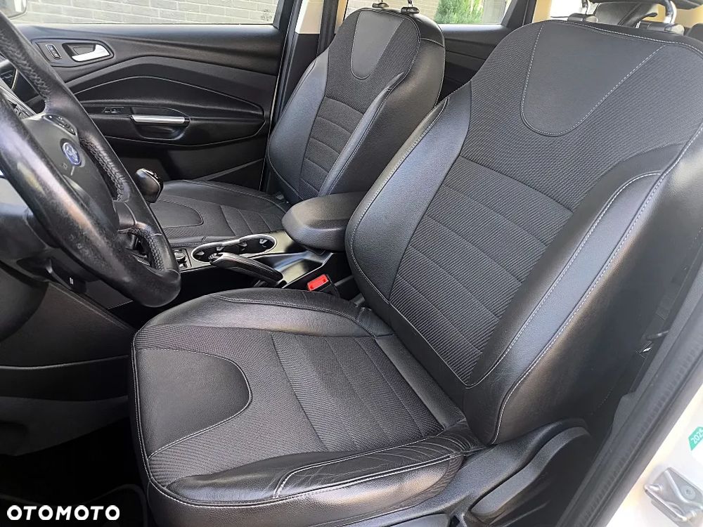 Ford Kuga 2.0 TDCi 2x4 Titanium - 3