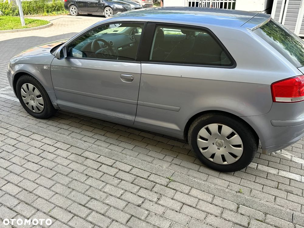 Audi A3 3-drzwiowe 2.0 FSI Attraction - 4
