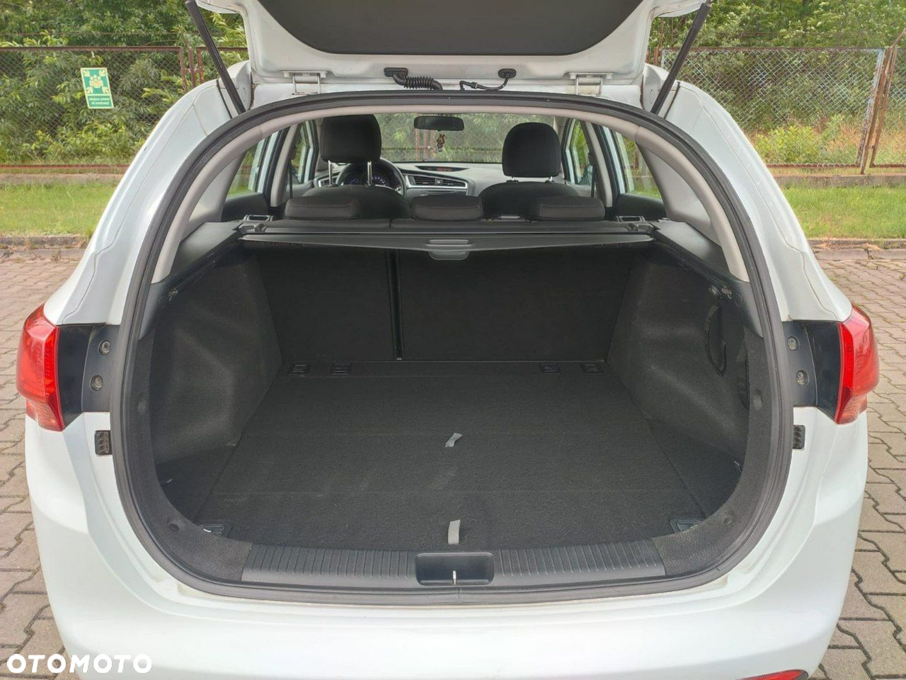 Kia Ceed - 12