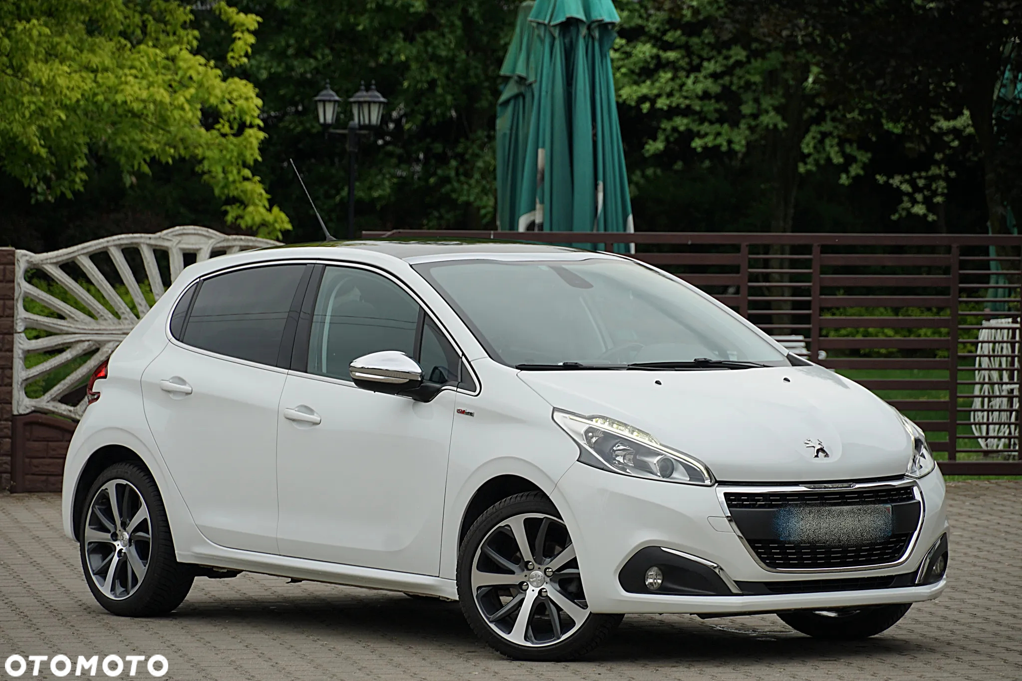 Peugeot 208 - 5