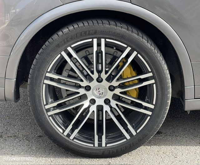 Porsche Cayenne Turbo S Tiptronic S - 7