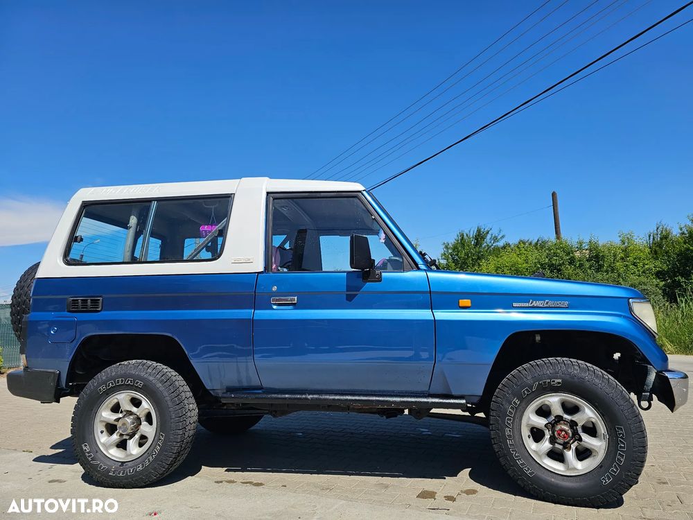 Toyota Land Cruiser - 1