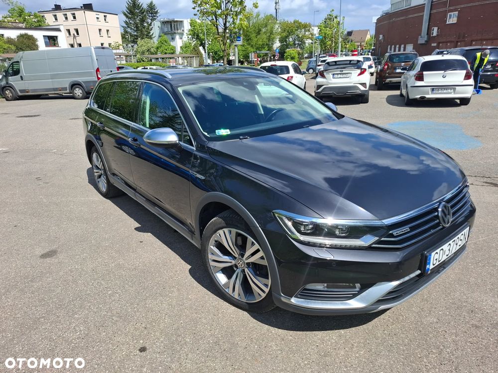 Volkswagen Passat - 1