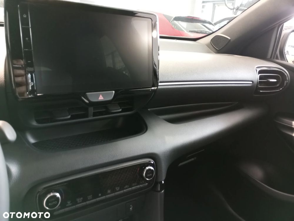 Mazda 2 Hybrid - 9
