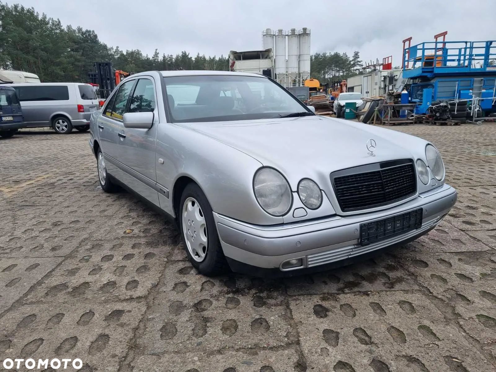 Mercedes-Benz Klasa E - 1