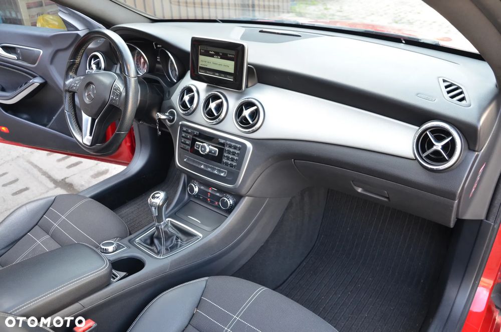 Mercedes-Benz CLA 200 Urban - 29