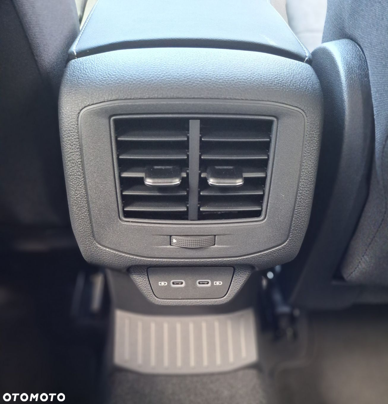 Volkswagen T-Roc 1.5 TSI Style - 24