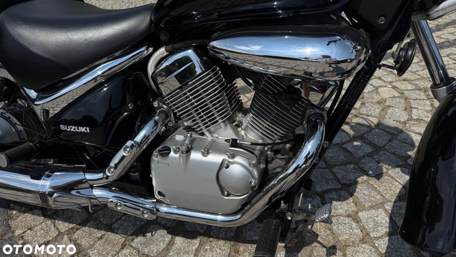 Suzuki Intruder - 9