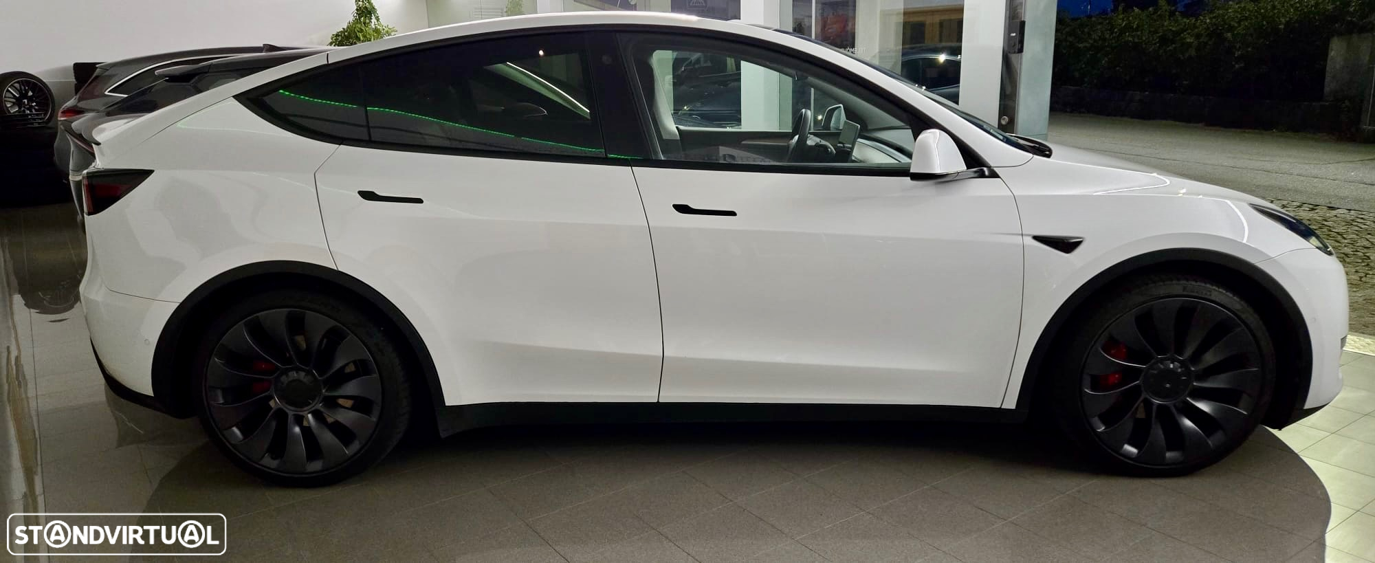 Tesla Model Y Performance Tração Integral - 17