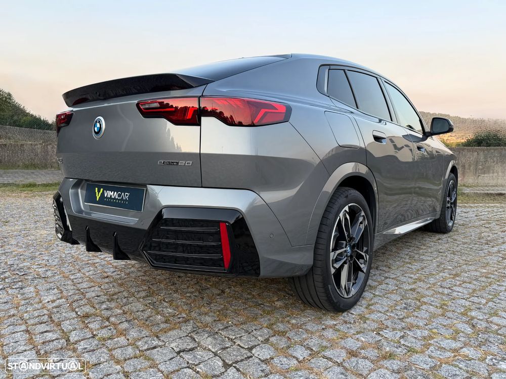 BMW iX2 eDrive20 Pack Desportivo M - 22