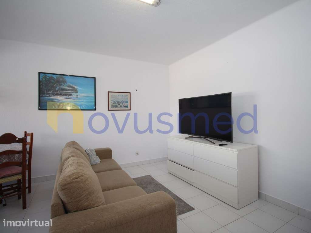 Apartamento T1 com jardim e piscina, central, junto à Praia dos Pes... - Grande imagem: 2/26