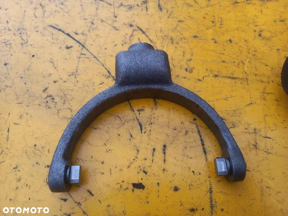 Elementy tylnego WOM 540/1000 New Holland 6640 - 9