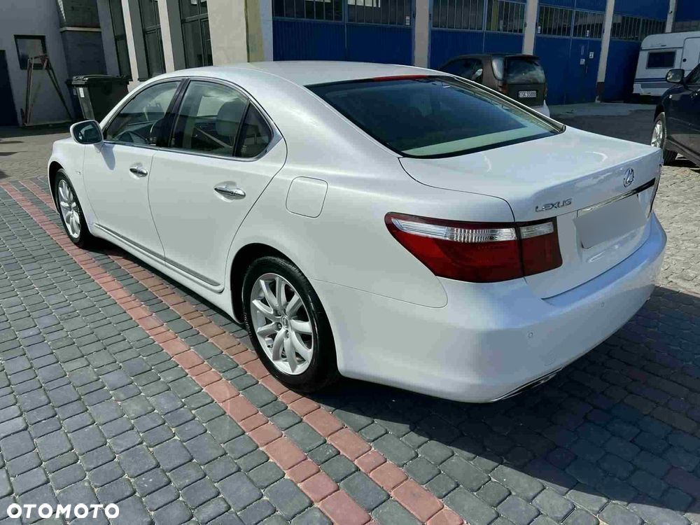 Lexus LS 460 Elite - 29