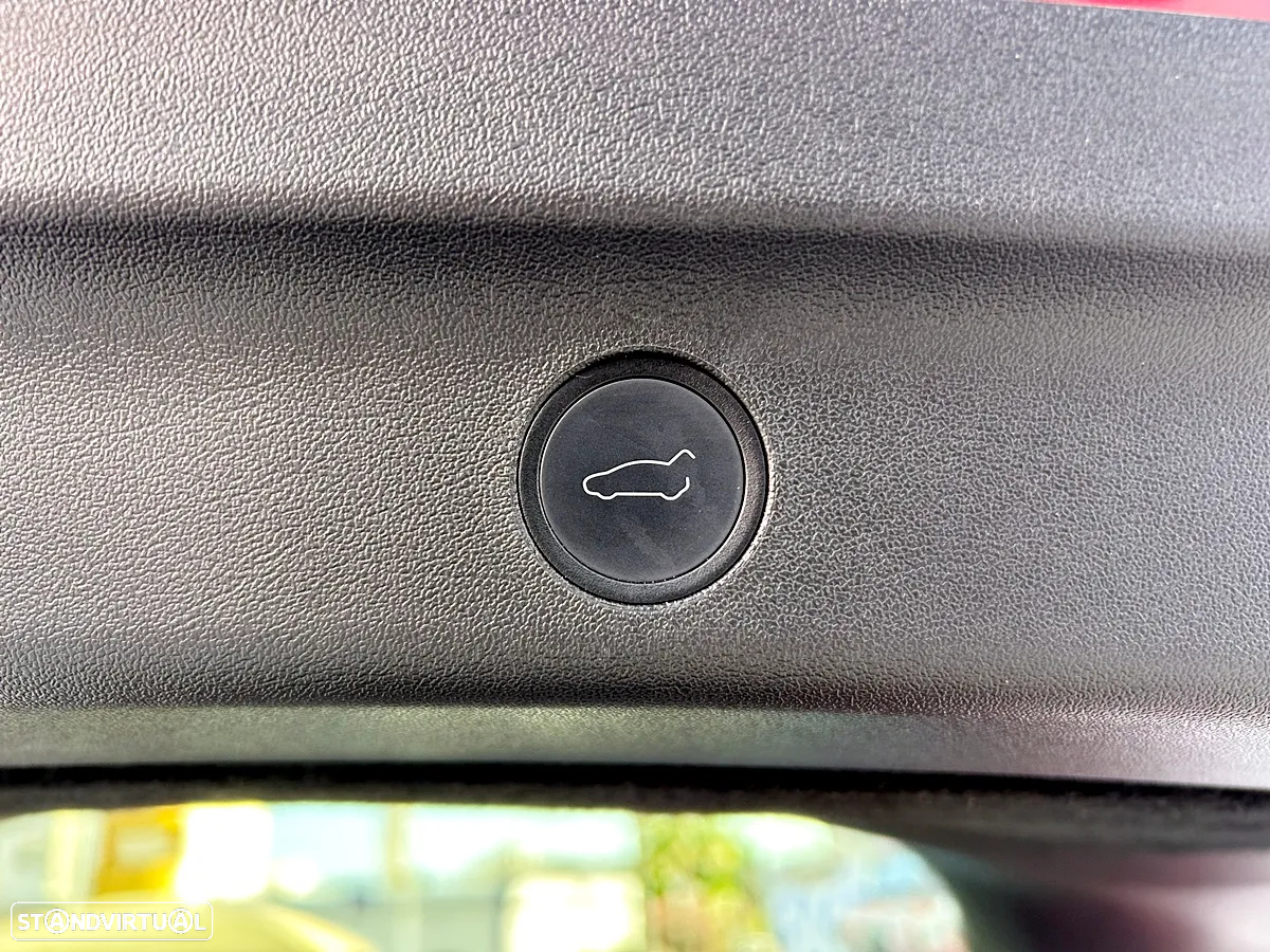 Tesla Model Y Long Range Dual Motor AWD - 29