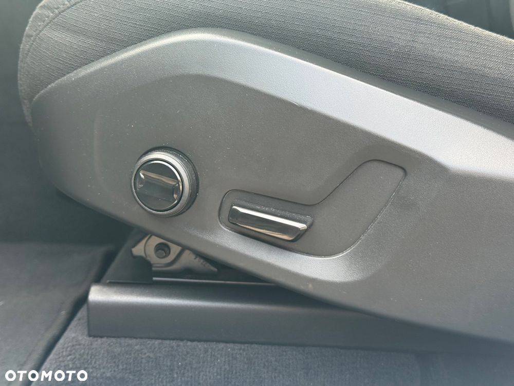 Volvo XC 60 B4 D AWD Geartronic Momentum Pro - 16