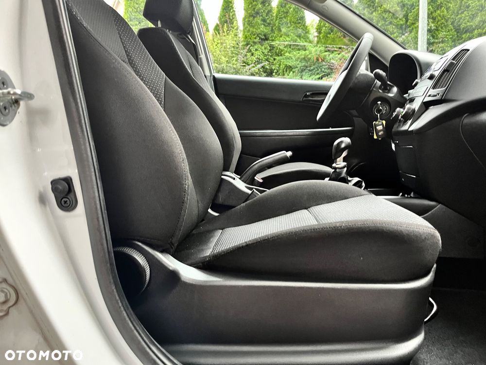 Hyundai i30 1.4 Team 08 - 16