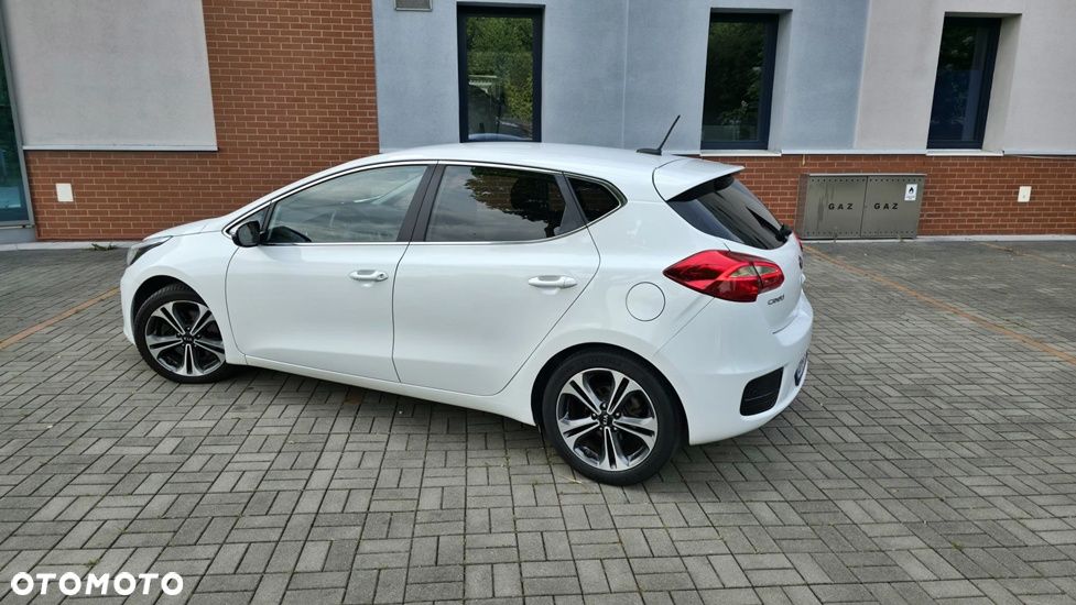 Kia Ceed 1.6 CRDi 136 ISG Spirit - 10