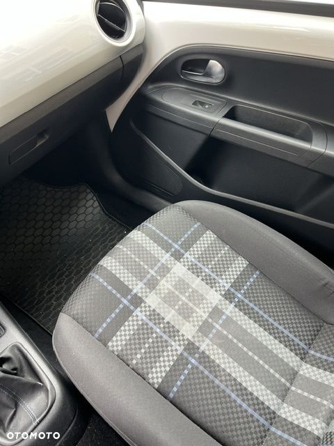 Volkswagen up! street - 15