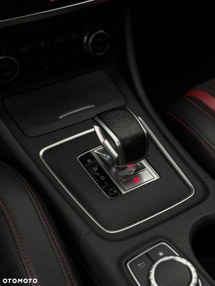 Mercedes-Benz CLA 45 AMG 4-Matic - 13