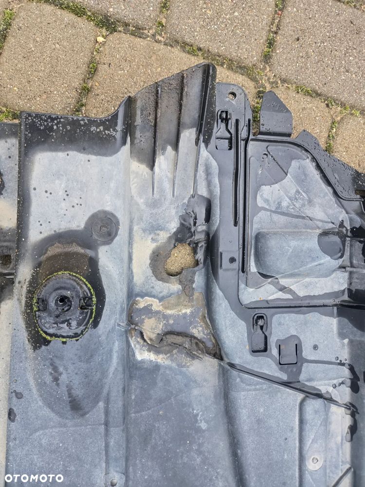 AUDI A3 8V PŁYTA OSŁONA PODWOZIA PRAWA - 2