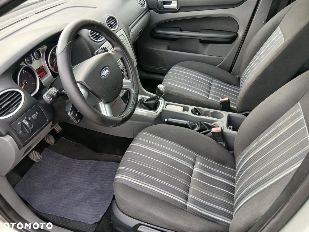 Ford Focus 1.8 TDCi Ambiente - 8