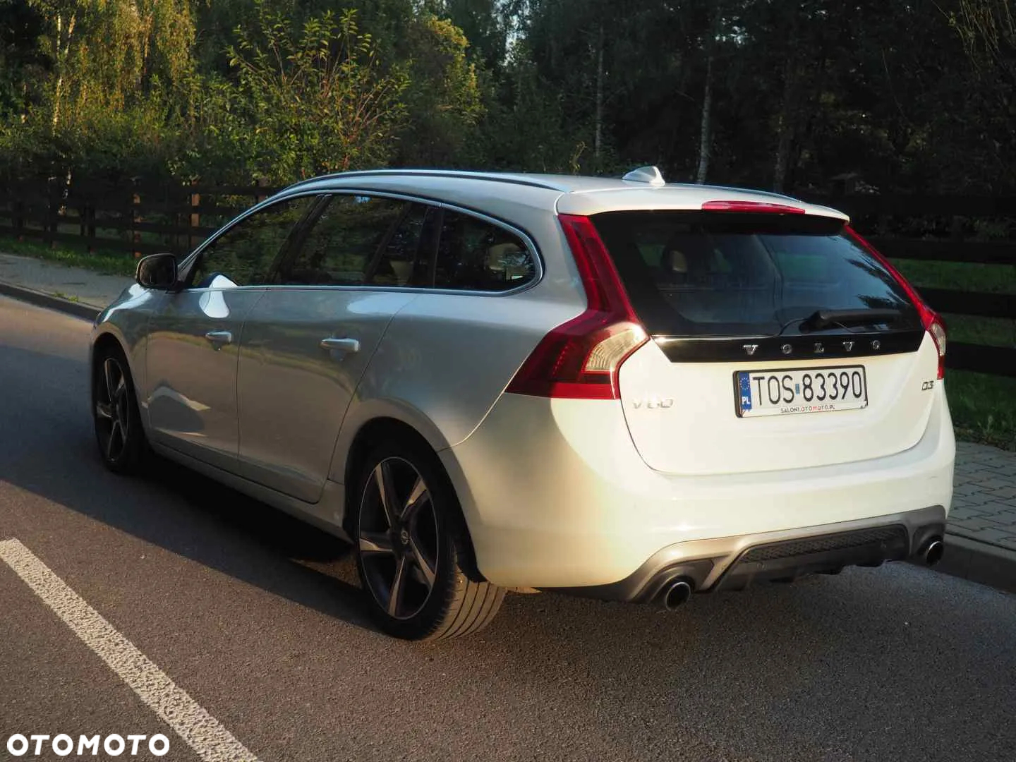 Volvo V60 D3 Geartronic R-Design - 16