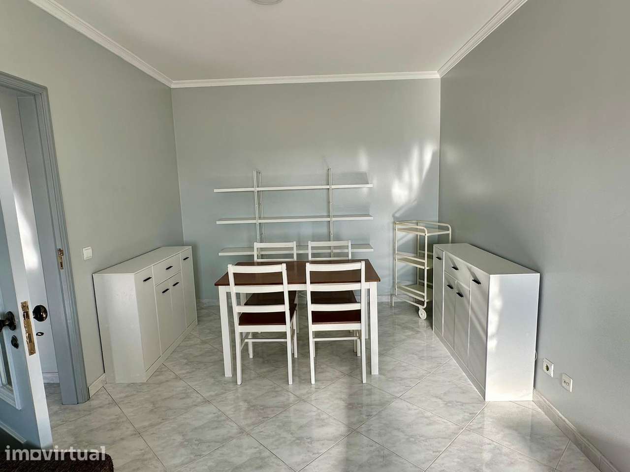 T2 com mobília, cozinha equipada e localização central - Grande imagem: 4/14