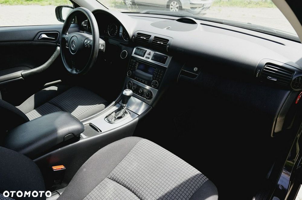 Mercedes-Benz Klasa C 200 Kompressor Automatik - 16