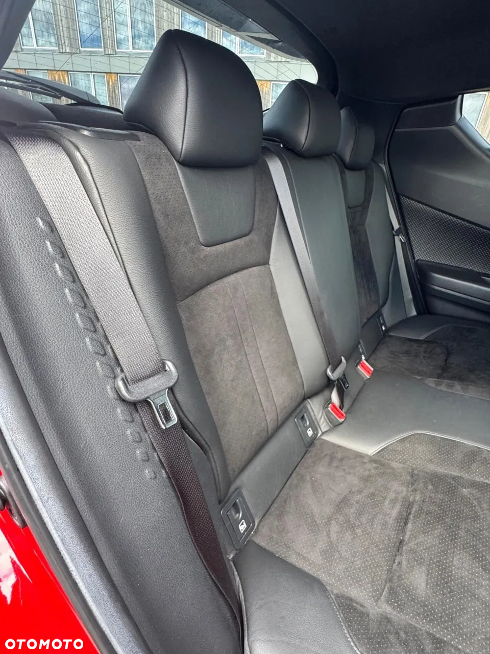 Toyota C-HR Hybrid Lounge - 18