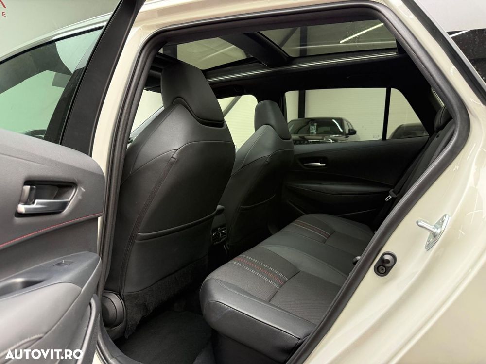 Toyota Corolla 2.0 HSD Exclusive Plus GR Sport Bi-Tone - 13