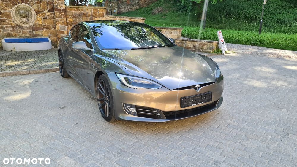 Tesla Model S - 4