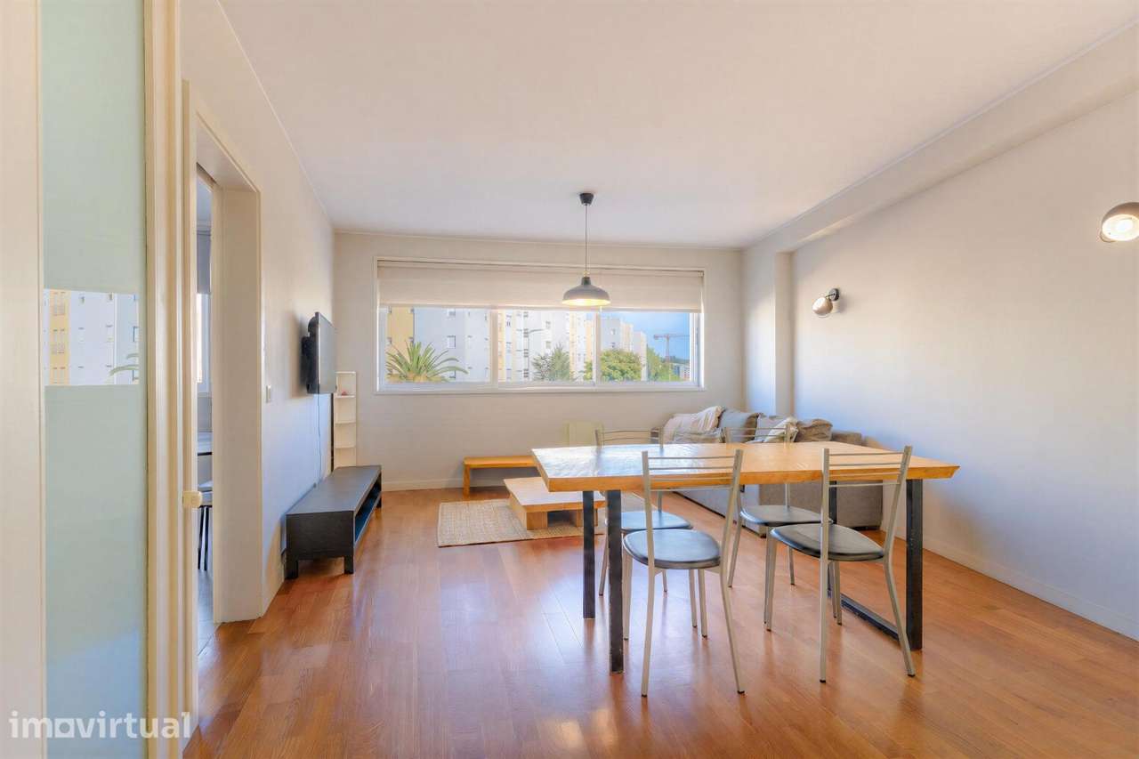 Apartamento T1 com áreas generosas, varanda e garagem em Lordelo... - Grande imagem: 2/27