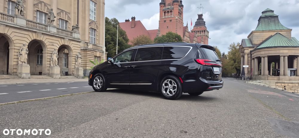 Chrysler Pacifica - 8