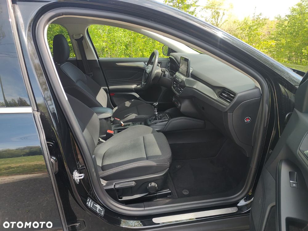Ford Focus 1.0 EcoBoost Titanium - 24