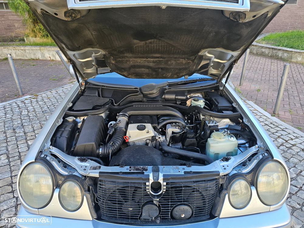 Mercedes-Benz E 220 D Classic - 9