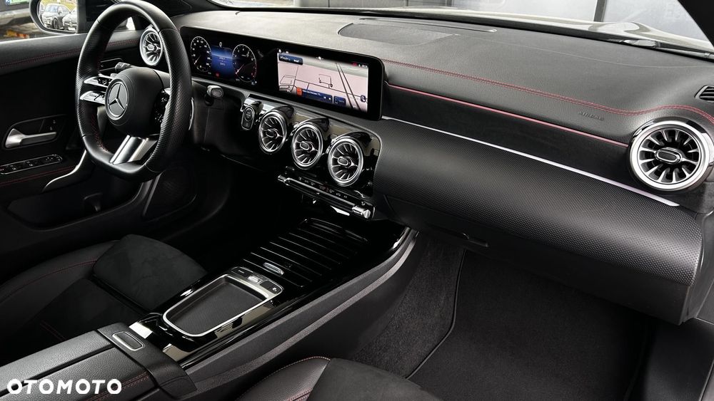 Mercedes-Benz CLA 180 AMG Line 7G-DCT - 22