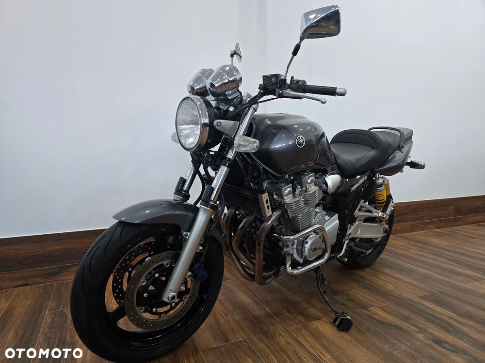 Yamaha XJR - 6