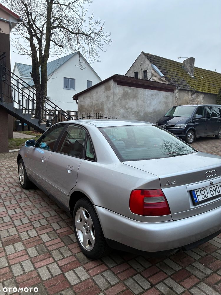 Audi A4 Limousine 1.6 - 6