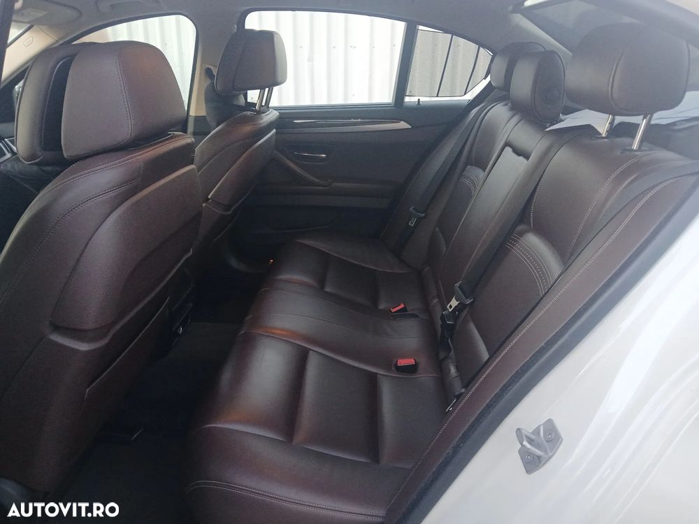 BMW Seria 5 520d Aut. Luxury Line - 9