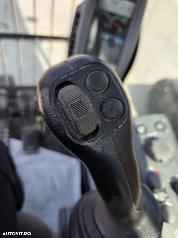 Hitachi SET BRATE LUNGI NOI 18m, cupa 0,9mc, 2019, 6.017h, gresare automata, latime 3,19m, 3 pompe hidr Hitachi, camera spate, camera laterala, consum mediu 13l/h, motor Isuzu 190CP, JAPONIA, doar 377h deplasare lant 80% ok, leasing 3 ani-PROMOTIE 131.900Eur - 10